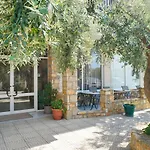 Meni Aparthotel