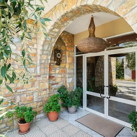 Meni מלון דירות 3*